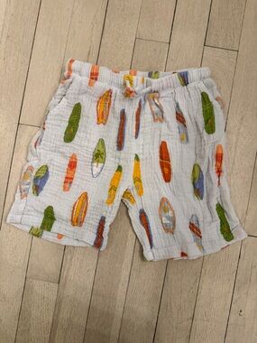 Angel Dear White Muslin Shorts with Colorful Surfboard Print
